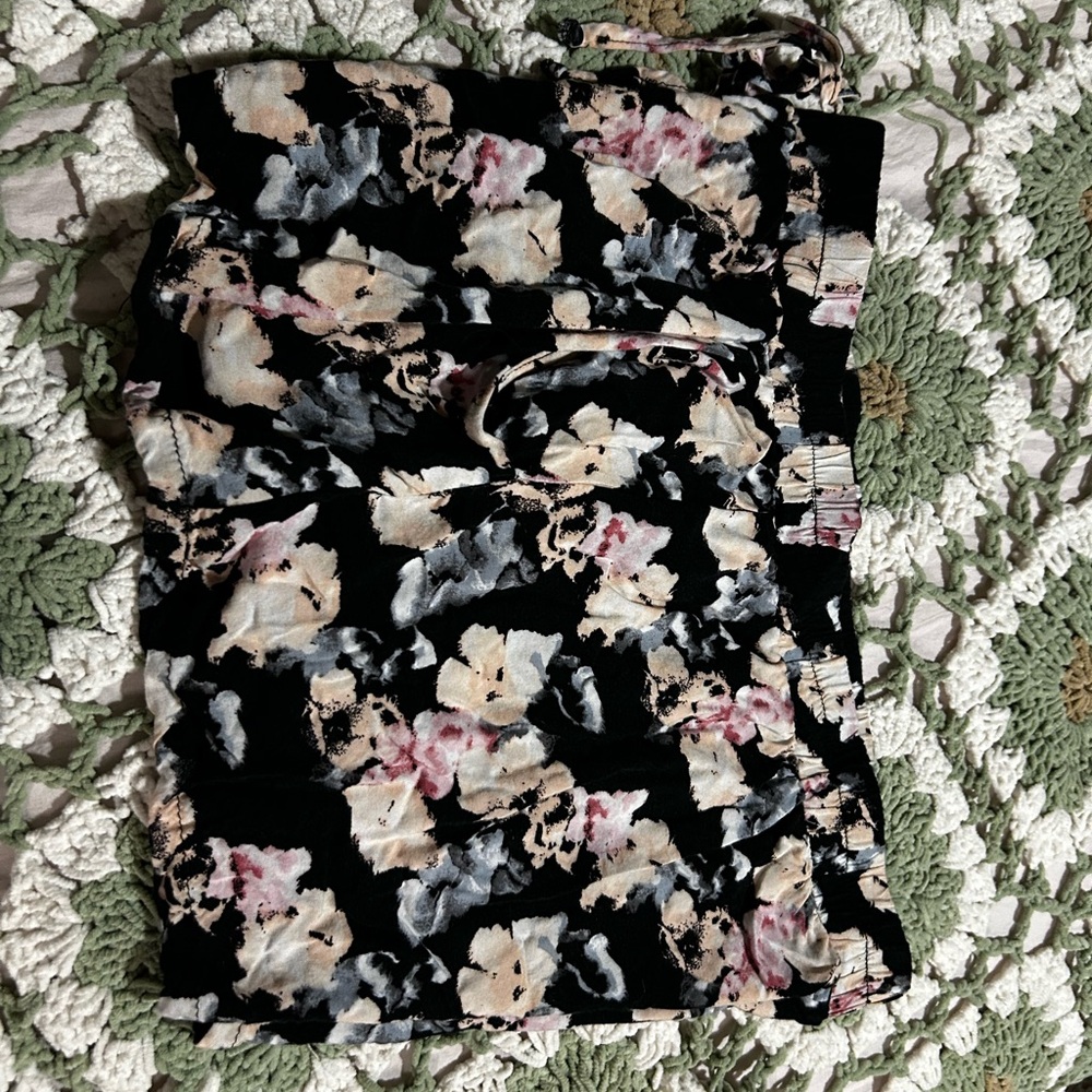 Gypsies & Moondust Floral Shorts - Picture 4 of 4